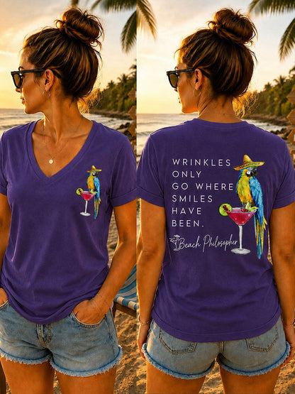 Frauen-T-Shirts mit V-Ausschnitt "Falten gehen nur dorthin, wo Lächeln gewesen ist"