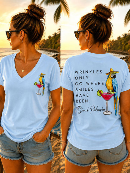 Frauen-T-Shirts mit V-Ausschnitt "Falten gehen nur dorthin, wo Lächeln gewesen ist"