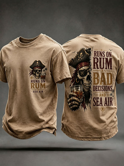 Herren-T-Shirts mit dem Aufdruck „Läuft auf Rum, schlechten Entscheidungen und Seeluft“
