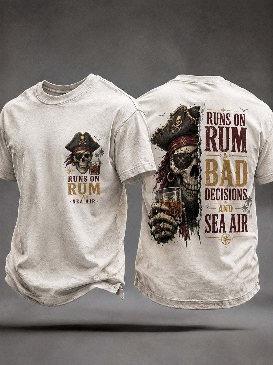 Herren-T-Shirts mit dem Aufdruck „Läuft auf Rum, schlechten Entscheidungen und Seeluft“