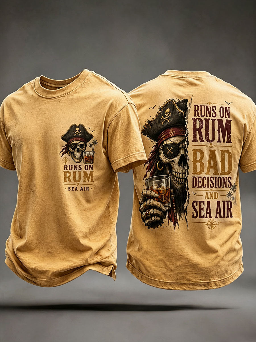 Herren-T-Shirts mit dem Aufdruck „Läuft auf Rum, schlechten Entscheidungen und Seeluft“