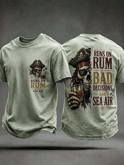 Herren-T-Shirts mit dem Aufdruck „Läuft auf Rum, schlechten Entscheidungen und Seeluft“
