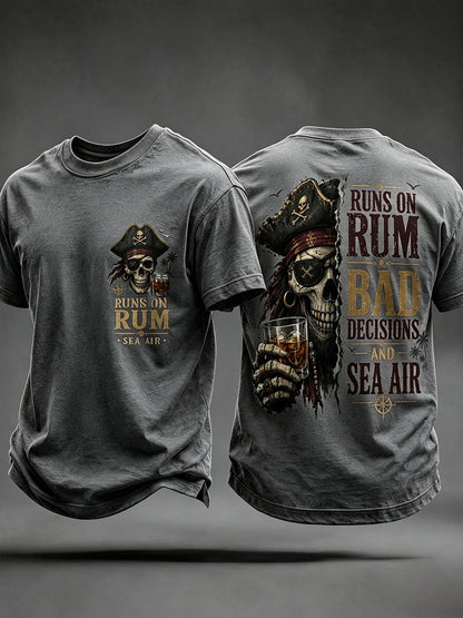 Herren-T-Shirts mit dem Aufdruck „Läuft auf Rum, schlechten Entscheidungen und Seeluft“