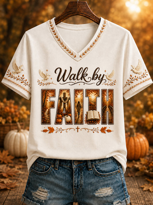 Bedrucktes T-Shirt mit V-Ausschnitt für Damen „ Walk by FAITH“