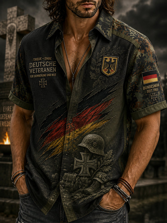 Herren-Hemd mit kurzen Ärmeln, Vintage-Camouflage und militärinspirierten Prints