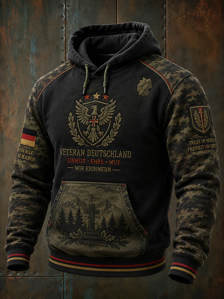Herren-Kapuzenpullover im Vintage-Stil mit langen Ärmeln und camouflagefarbenem Gedenkdruck für Veteranen
