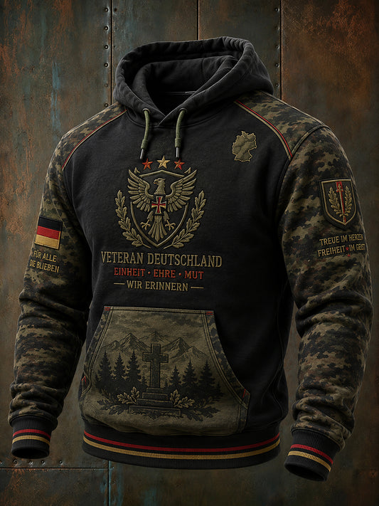 Herren-Kapuzenpullover im Vintage-Stil mit langen Ärmeln und camouflagefarbenem Gedenkdruck für Veteranen