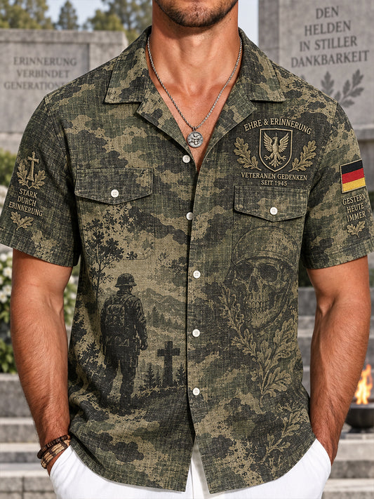 Herren-Hemd mit kurzen Ärmeln und grafischem Veteranen-Gedenk-Print