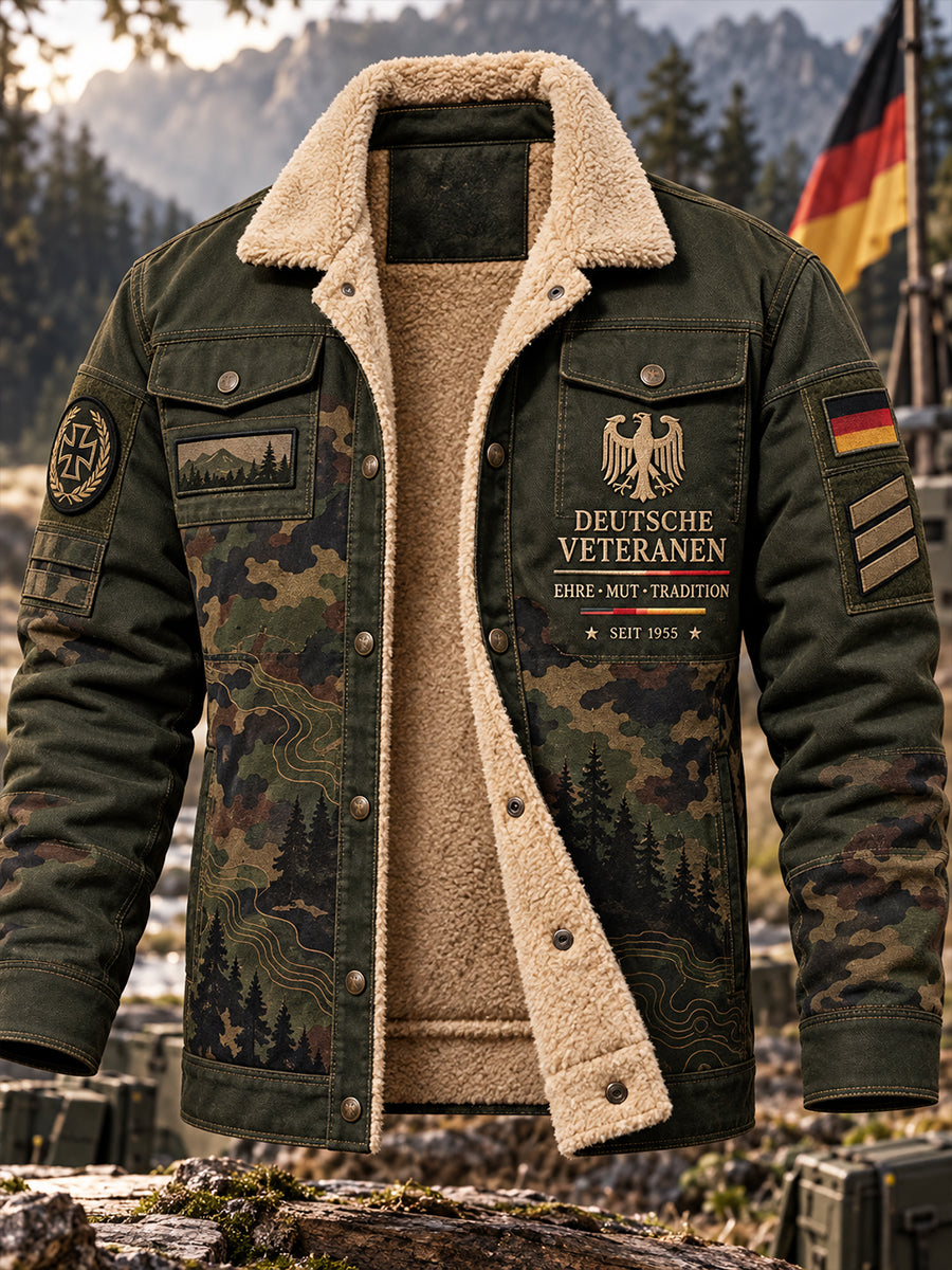 Herren-Jacke mit Fleece-Auskleidung mit Tarnmuster und militärisch inspirierten Gedenk elementen